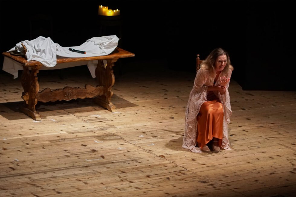 Macbeth Blackout Nautilus